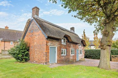 Oak Tree Thatched Cottage (OC-O30242)