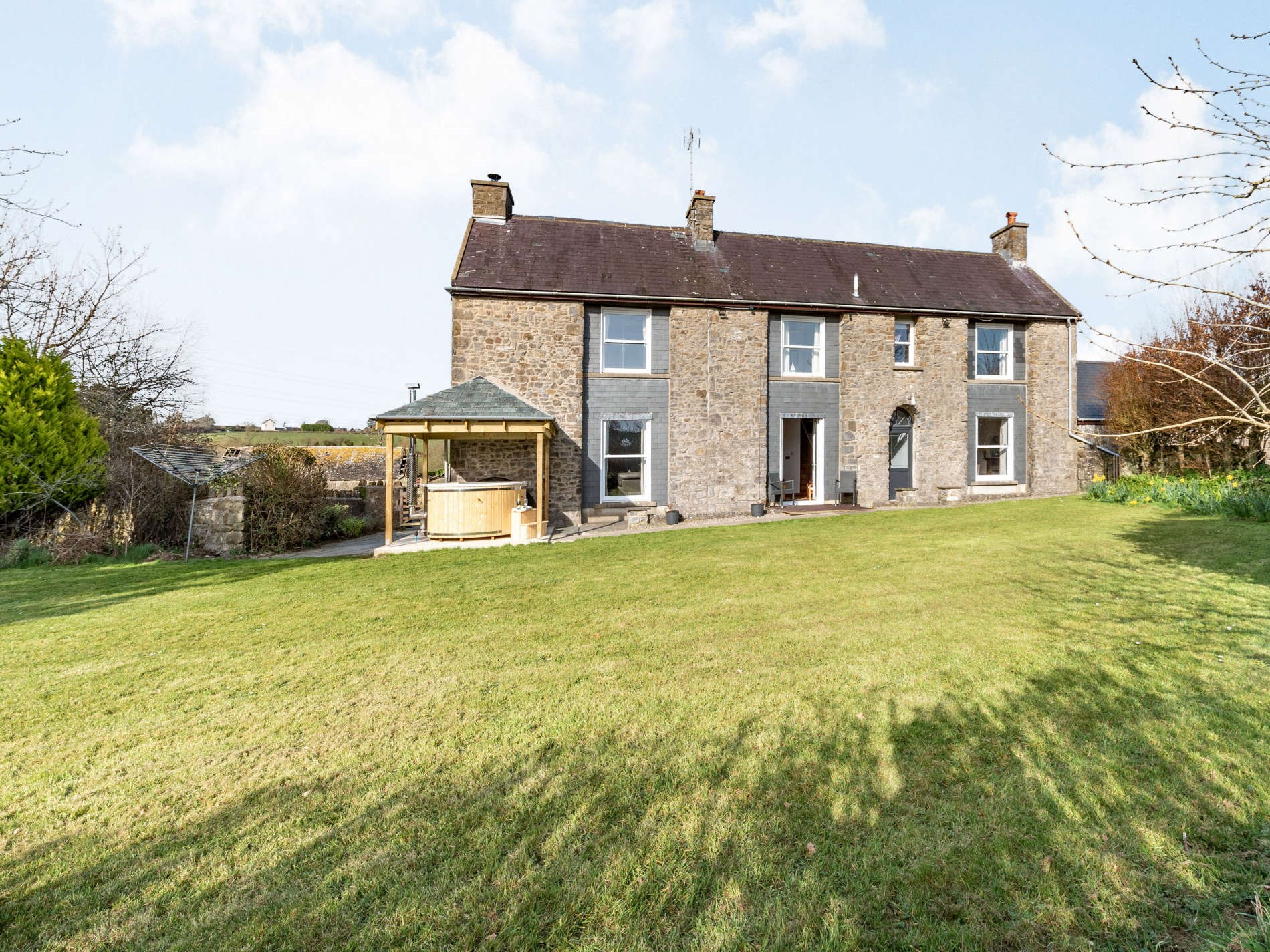 Lower Nash Farmhouse