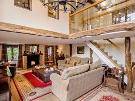 The Barn - Saham Hills