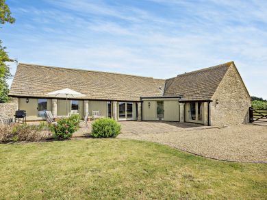 Cotswolds- Clover Barn (OC-57686)