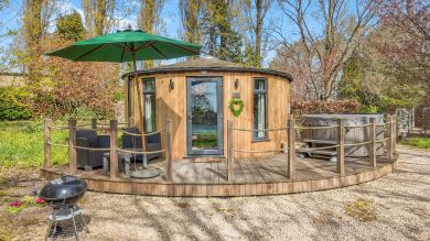 Jenny Wren Roundhouse Retreat (OC-O29551) Jenny Wren Roundhouse Retreat (OC-O29551)