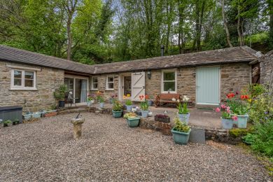 The Kennels (OC-K42078)