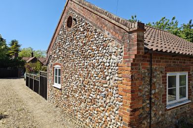 The Little Barn - Holt (OC-L32256)