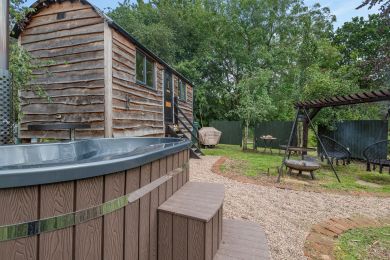 Hazel Hut (OC-H42681) Hazel Hut (OC-H42681)