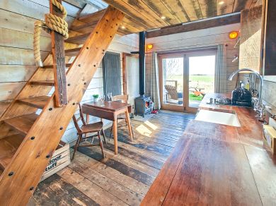 Charlotte's Cabin (OC-L40253) Charlotte's Cabin (OC-L40253)