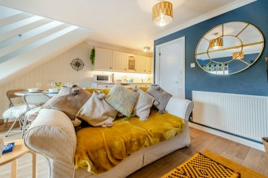 6 Coach House (OC-C29880)
