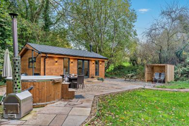 Roe Deer Lodge (OC-M33953) Roe Deer Lodge (OC-M33953)