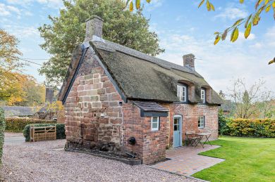 Oak Tree Thatched Cottage (OC-O30242)