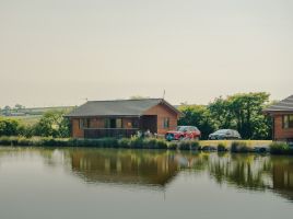 Clovelly Lakes Swift Lodge Seventeen