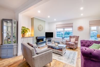 Quayside Cottage (OC-Q30369)