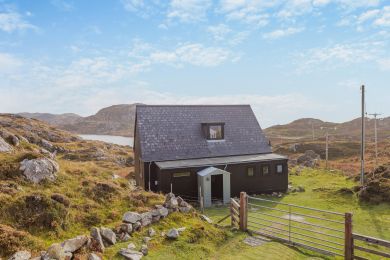 The Artists House Comraich (OC-T30029)