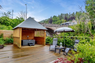 The Retreat at Loch Ness (OC-T32404)