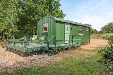 Squirrels Oak - Shepherds Hut 2 (OC-S45860) Squirrels Oak - Shepherds Hut 2 (OC-S45860)