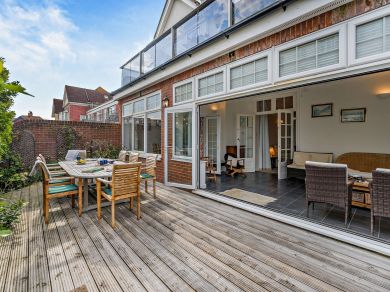 Cheam Lodge (OC-95831) Cheam Lodge (OC-95831)