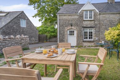 Corner Cottage - Cowbridge (OC-C33064)