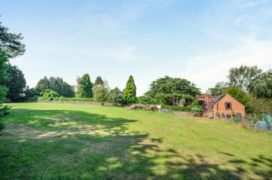 Housmans Cartshed (OC-H45428) Housmans Cartshed (OC-H45428)