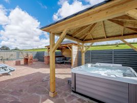 3 Lomond Courtyard
