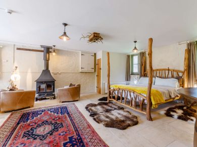The Coach House - Exotic Animal Retreat (OC-82355) The Coach House - Exotic Animal Retreat (OC-82355)