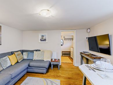 Aarons Place (OC-93087) Aarons Place (OC-93087)