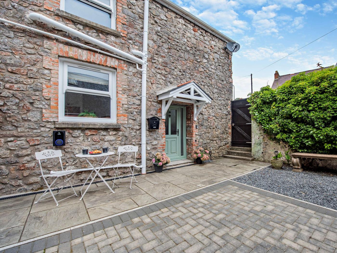 1 Bedroom Cottage in Tenby - Dog Friendly Holiday Cottage in Tenby